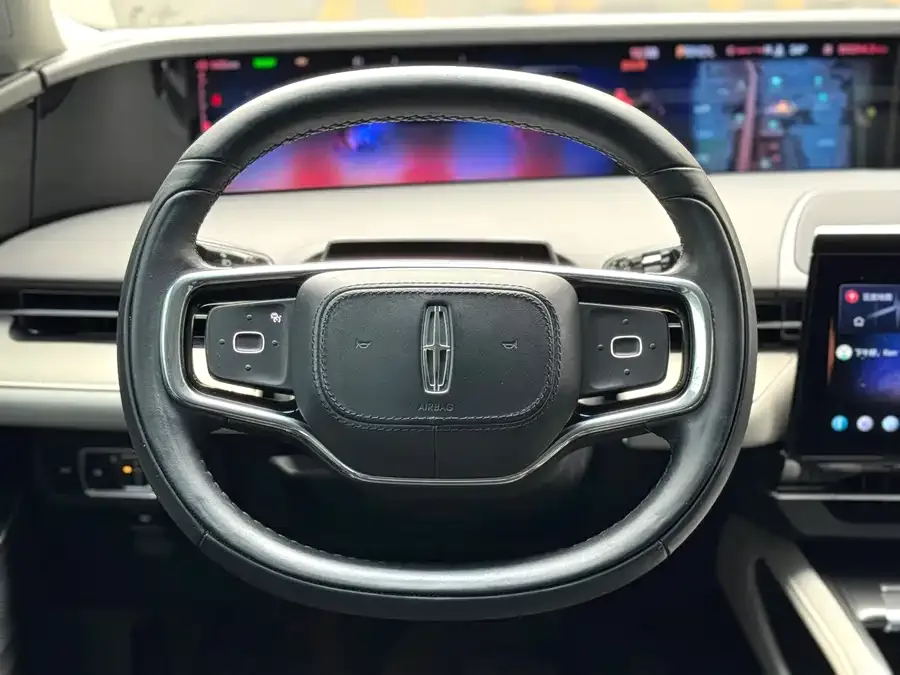 Lincoln Navigator Navigator 2023 2.0T 4WD Luxury Hybrid Edition 2023 — миниатюра 2