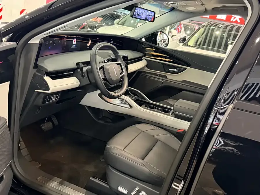 Lincoln Navigator Navigator 2025 2.0T 4WD Premium Edition 2025 — миниатюра 2