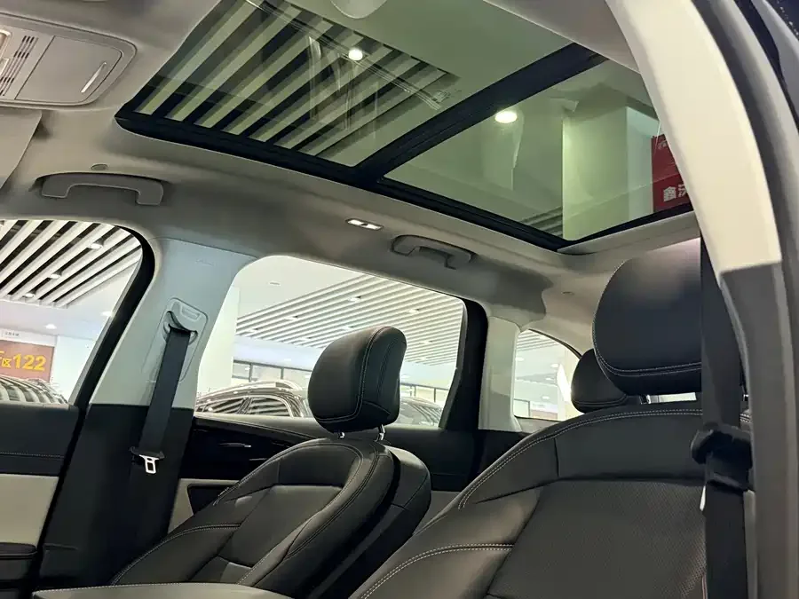 Lincoln Navigator Navigator 2025 2.0T 4WD Premium Edition 2025 — миниатюра 3