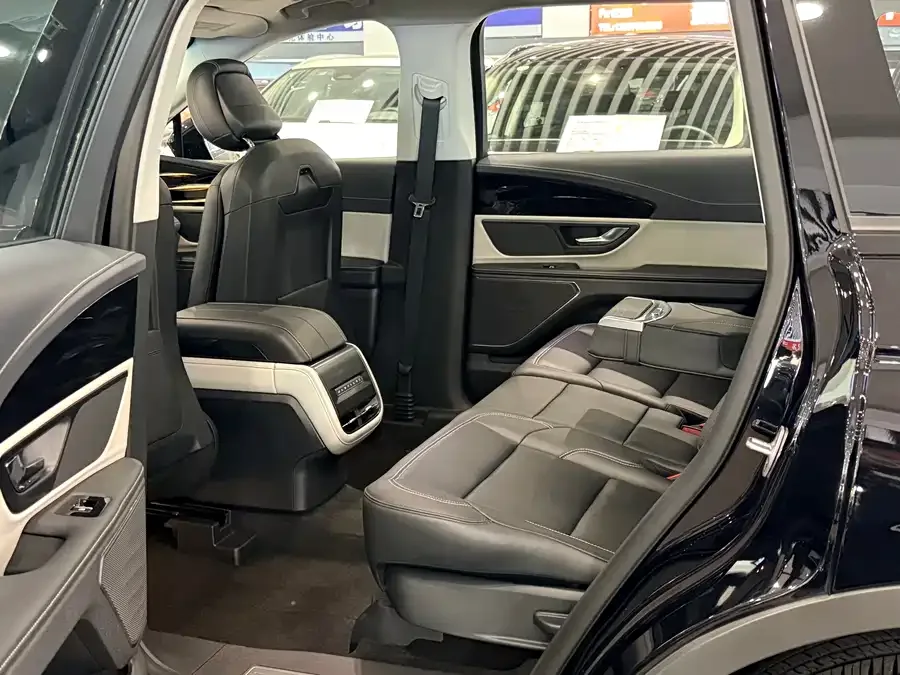 Lincoln Navigator Navigator 2025 2.0T 4WD Premium Edition 2025 — миниатюра 5