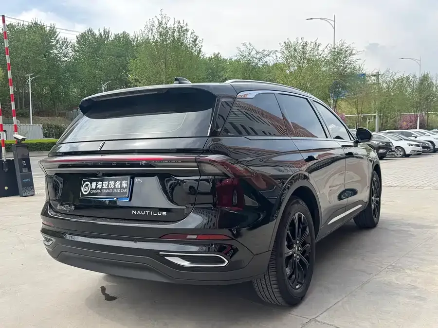 Lincoln Navigator Navigator 2025 2.0T 4WD Premium Edition 2025 — миниатюра 4