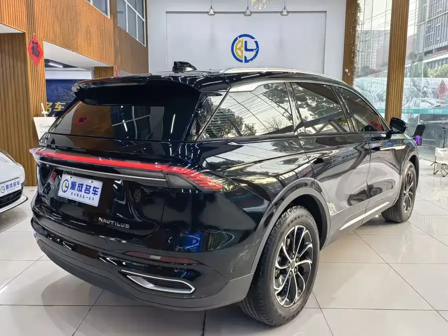 Lincoln Navigator Navigator 2023 2.0T 4WD Premium Edition 2024 — миниатюра 2