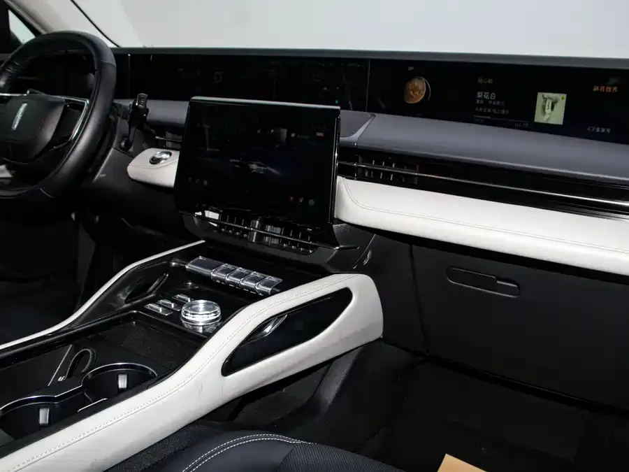 Lincoln Navigator Navigator 2023 2.0T 4WD Premium Edition 2024 — миниатюра 2
