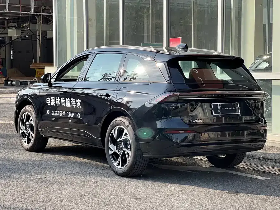Lincoln Navigator Navigator 2025 2.0T 4WD Grand Hybrid Edition 2026 — миниатюра 2