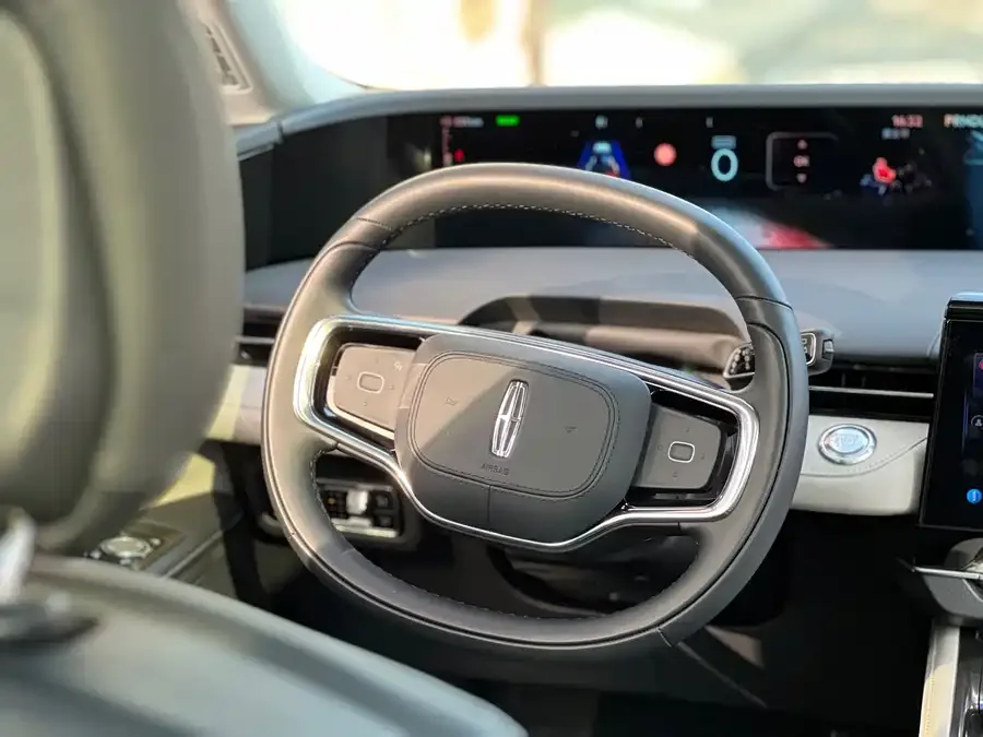 Lincoln Navigator Navigator 2025 2.0T 4WD Grand Hybrid Edition 2026 — миниатюра 3