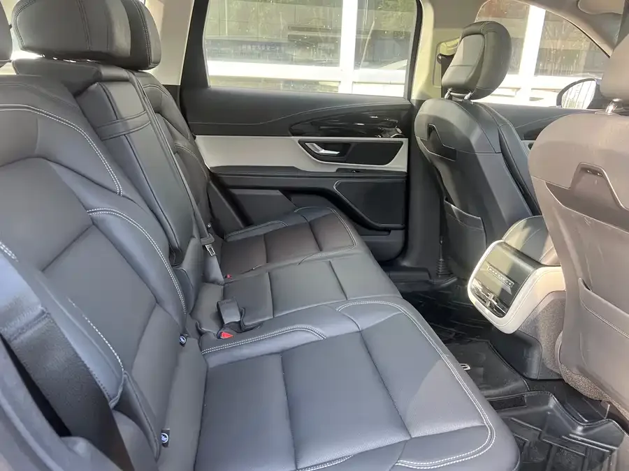 Lincoln Navigator Navigator 2025 2.0T 4WD Grand Hybrid Edition 2026 — миниатюра 4