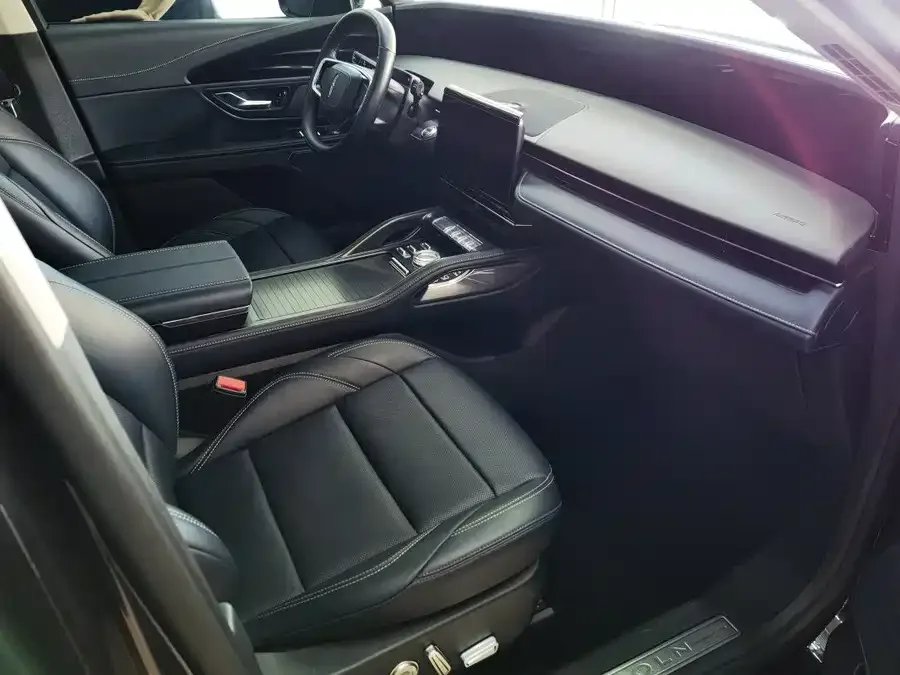 Lincoln Navigator Navigator 2023 2.0T 4WD Premium Edition 2023 — миниатюра 3