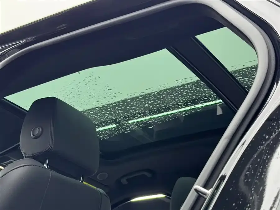 Land Rover Range Rover Velar Range Rover Velar 2025 Dynamic SE 2026 — миниатюра 3