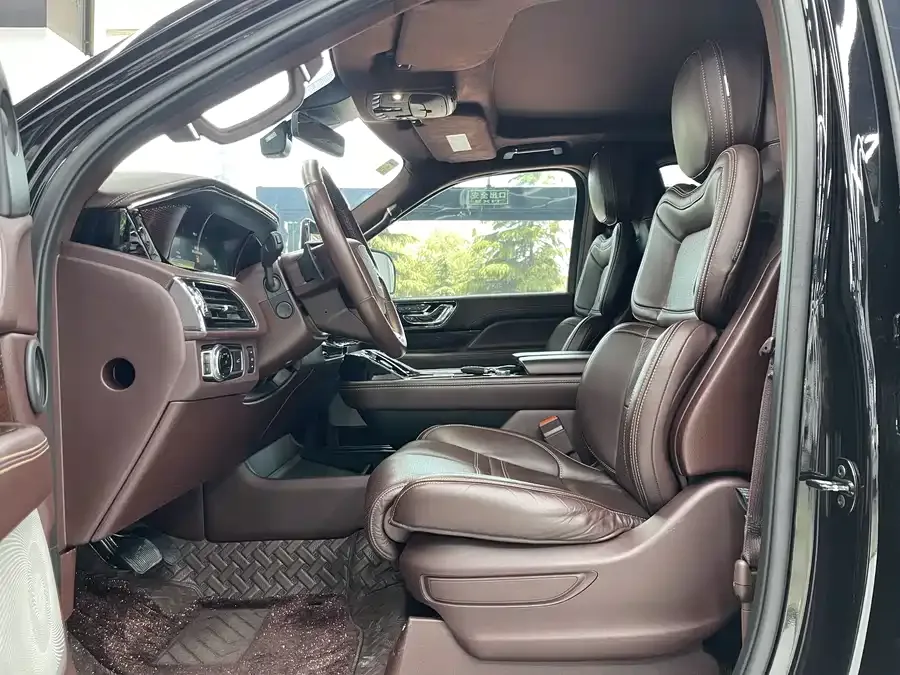 Lincoln Navigator Navigator 2020 3.5T Long-axis Presidential Edition 2022 — миниатюра 4