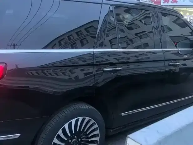 Lincoln Navigator Navigator 2020 3.5T President Series 2022 — миниатюра 4
