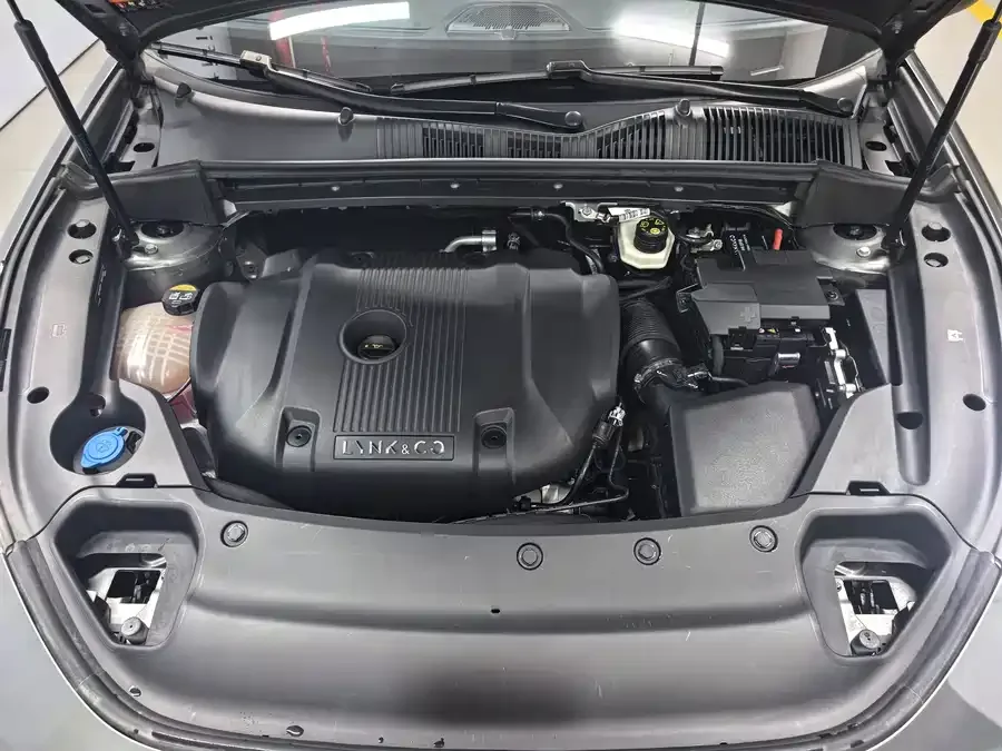 Lynk & Co 02 Hatchback Lynk & Co 02 Hatchback 2022 2.0TD Pro 2022 — миниатюра 5