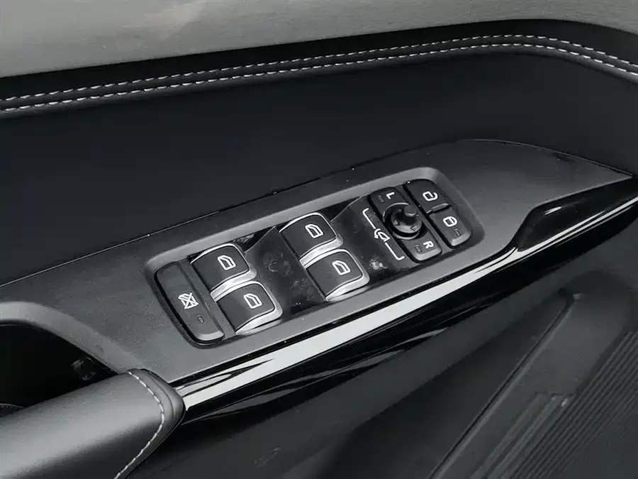 Lynk & Co 02 Hatchback Lynk & Co 02 Hatchback 2022 2.0TD Plus 2023 — миниатюра 3