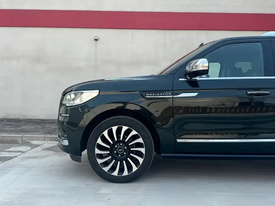 Lincoln Navigator Navigator 2022 3.5T Long Axis Presidential Edition 2023 — миниатюра 3