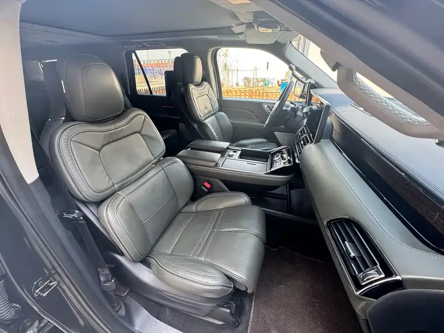 Lincoln Navigator Navigator 2022 3.5T Long Axis Presidential Edition 2023 — миниатюра 4