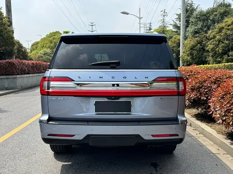Lincoln Navigator Navigator 2020 3.5T President Series 2022 — миниатюра 2