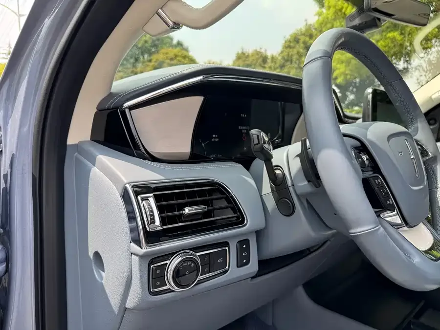 Lincoln Navigator Navigator 2020 3.5T President Series 2022 — миниатюра 3