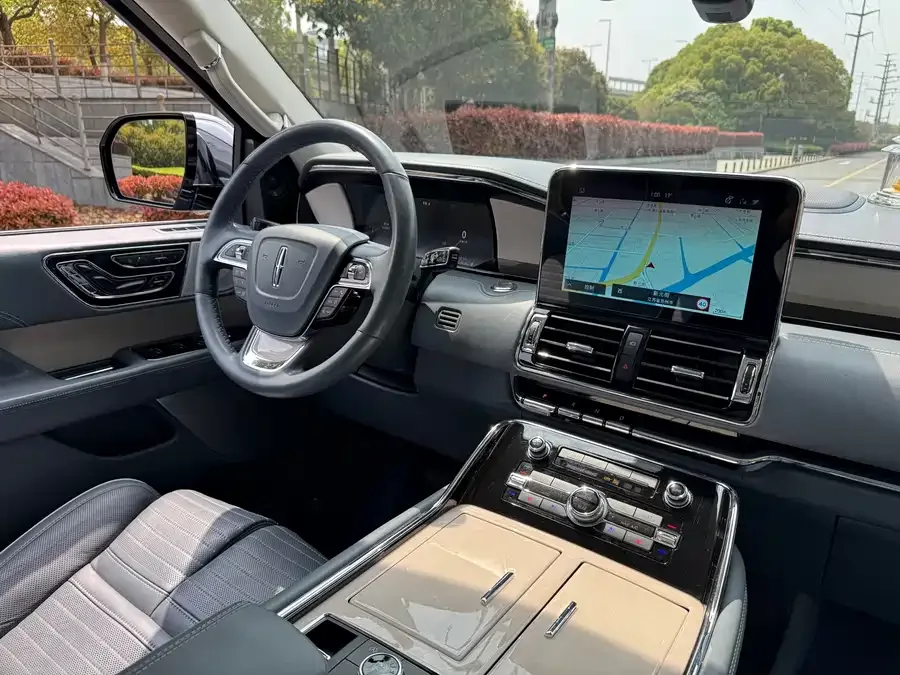 Lincoln Navigator Navigator 2020 3.5T President Series 2022 — миниатюра 4