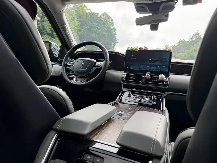 Lincoln Navigator Navigator 2022 3.5T Presidential Edition 2023 — миниатюра 4