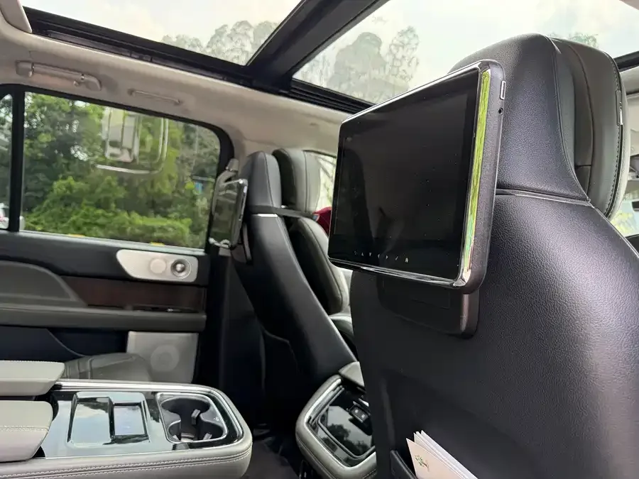 Lincoln Navigator Navigator 2022 3.5T Presidential Edition 2023 — миниатюра 5