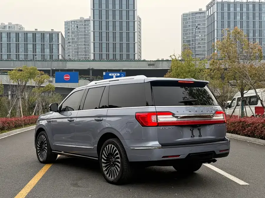 Lincoln Navigator Navigator 2020 3.5T President Series 2022 — миниатюра 2