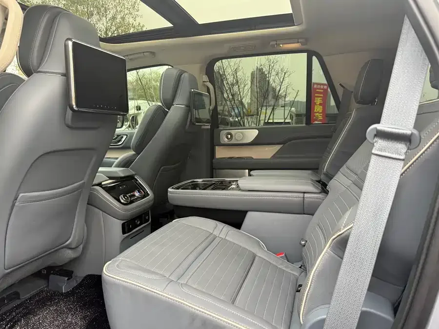 Lincoln Navigator Navigator 2020 3.5T President Series 2022 — миниатюра 3