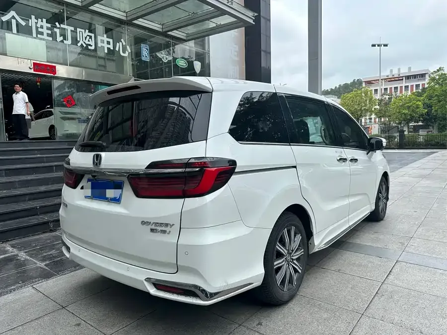 Honda Odyssey 2022 Odyssey 2.0L e:HEV Elite Enjoy Edition 2023 — миниатюра 3