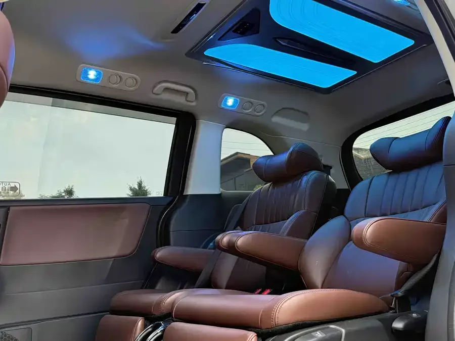 Honda Odyssey 2022 Odyssey 2.0L e:HEV Elite Enjoy Edition 2022 — миниатюра 3