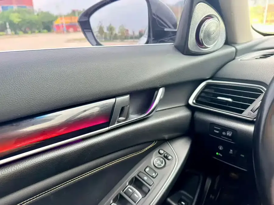 Honda Accord 2022 Accord 260TURBO Fantasy Night Premium Edition 2022 — миниатюра 5