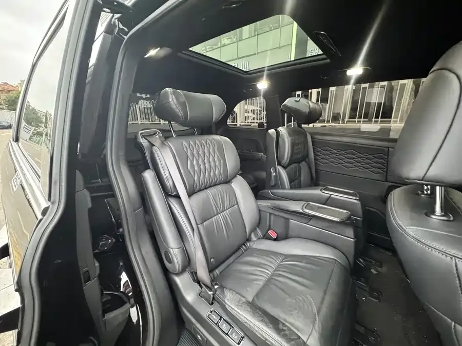Honda Elysion Elysion 2024 2.0L e:HEV Luxury Edition 2025 — миниатюра 3