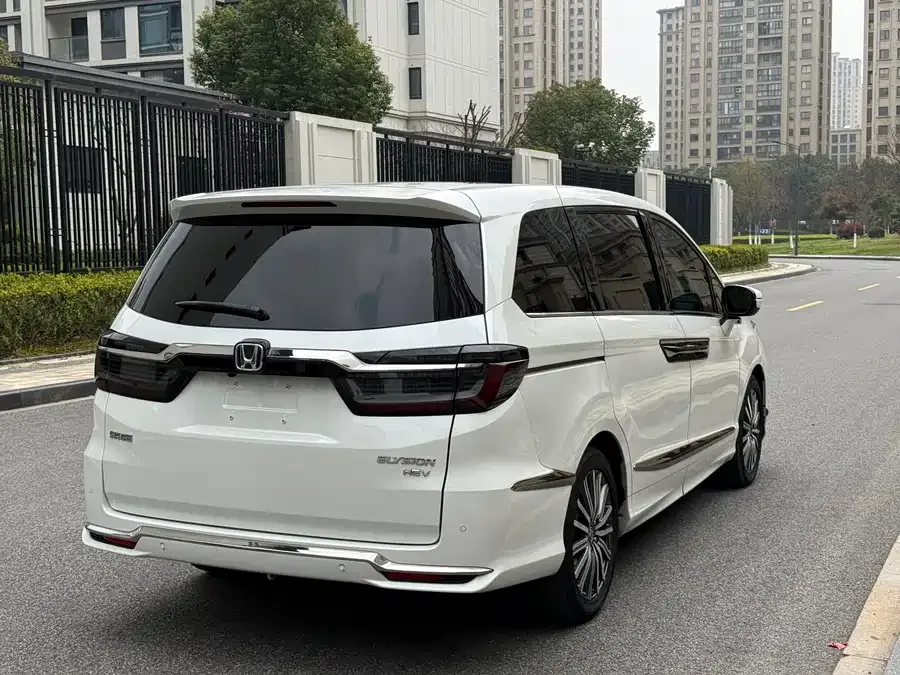 Honda Elysion Elysion 2022 2.0L e:HEV Luxury Edition 2023 — миниатюра 2