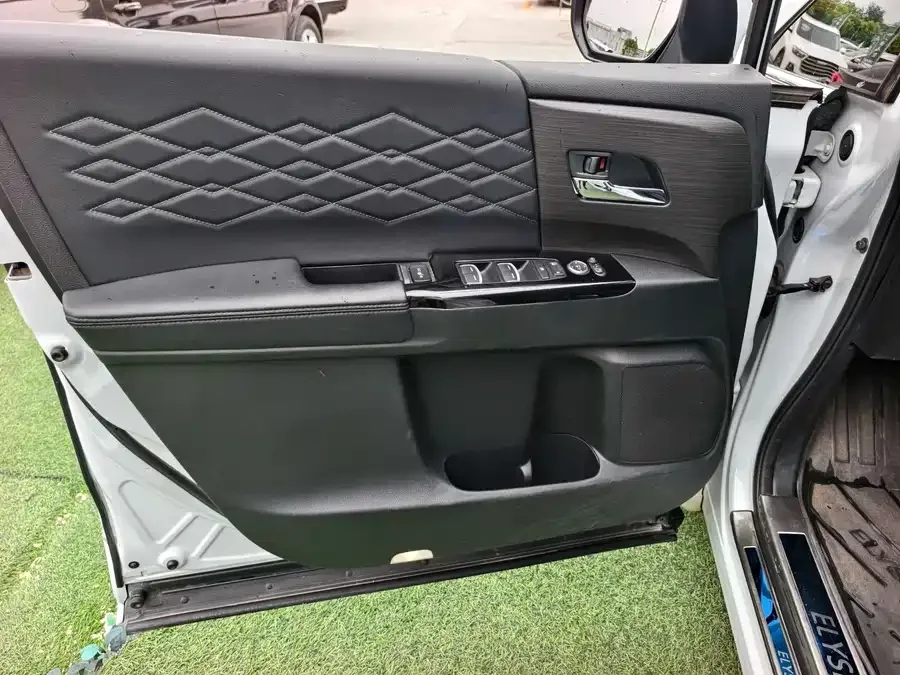 Honda Elysion Elysion 2024 2.0L e:HEV Luxury Edition 2024 — миниатюра 2