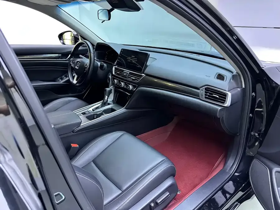 Honda Accord 2022 Accord 260TURBO Fantasy Night Premium Edition 2023 — миниатюра 4