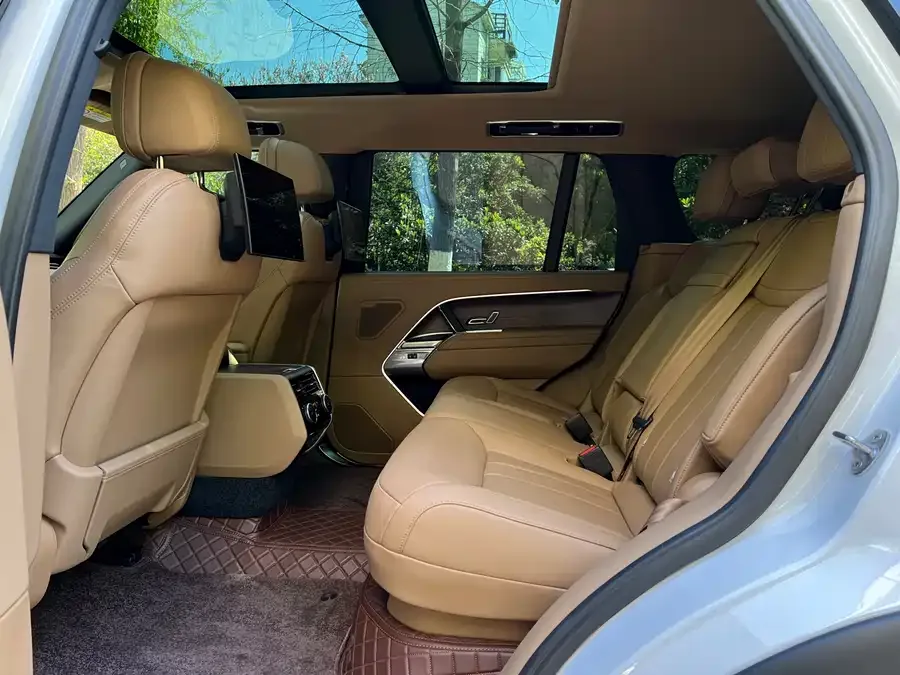 Land Rover Range Rover Range Rover 2023 3.0 L6 400PS Genesis Extended Edition 2023 — миниатюра 3