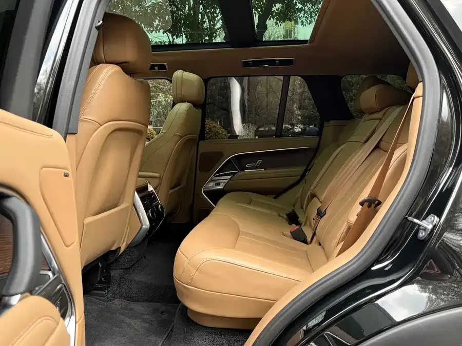 Land Rover Range Rover Range Rover 2023 3.0 L6 360PS Grand Edition 2024 — миниатюра 3