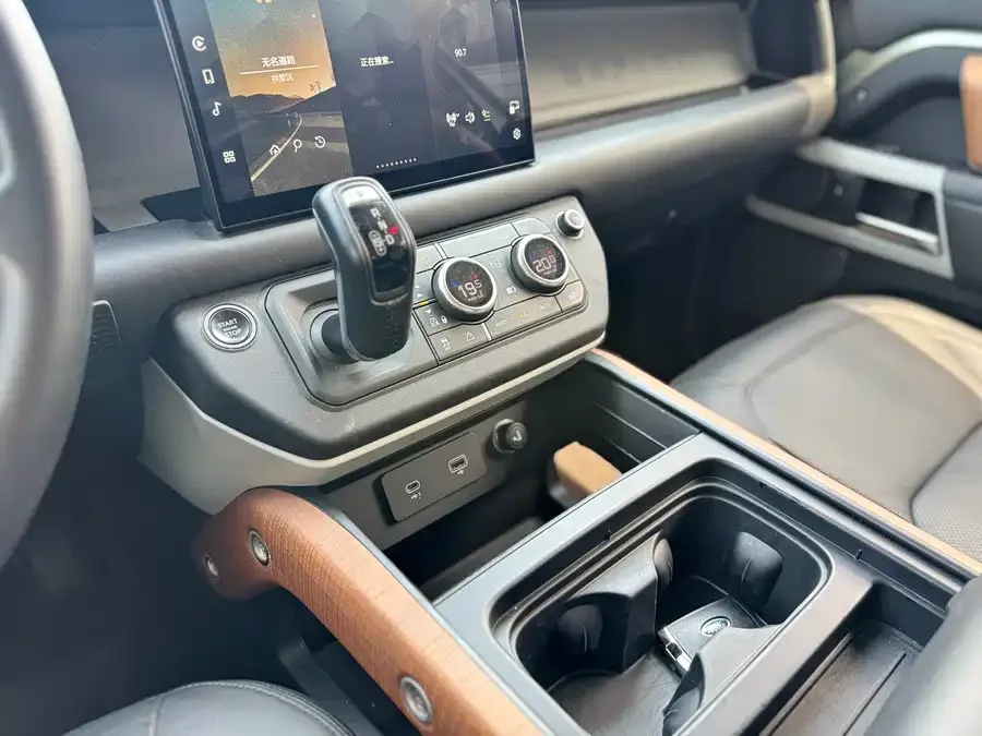 Land Rover guard Land Rover Defender 2022 90 3.0T P400 Dark Special Edition 2022 — миниатюра 4