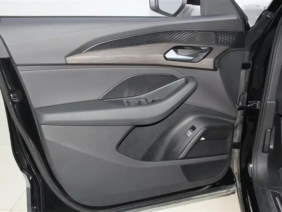 Audi Q6 2024 40 TFSI quattro Guanyun Style Yulin Package 7 Seats 2024 — миниатюра 5