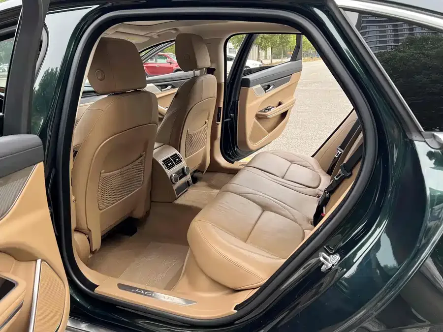 Jaguar XFL 2024 2.0T P250 2WD Luxury Edition 2024 — миниатюра 2