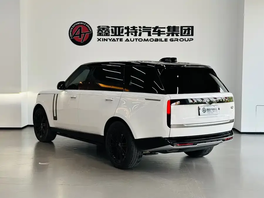 Land Rover Range Rover Range Rover 2024 3.0 L6 400PS Extended Edition 2024 — миниатюра 2