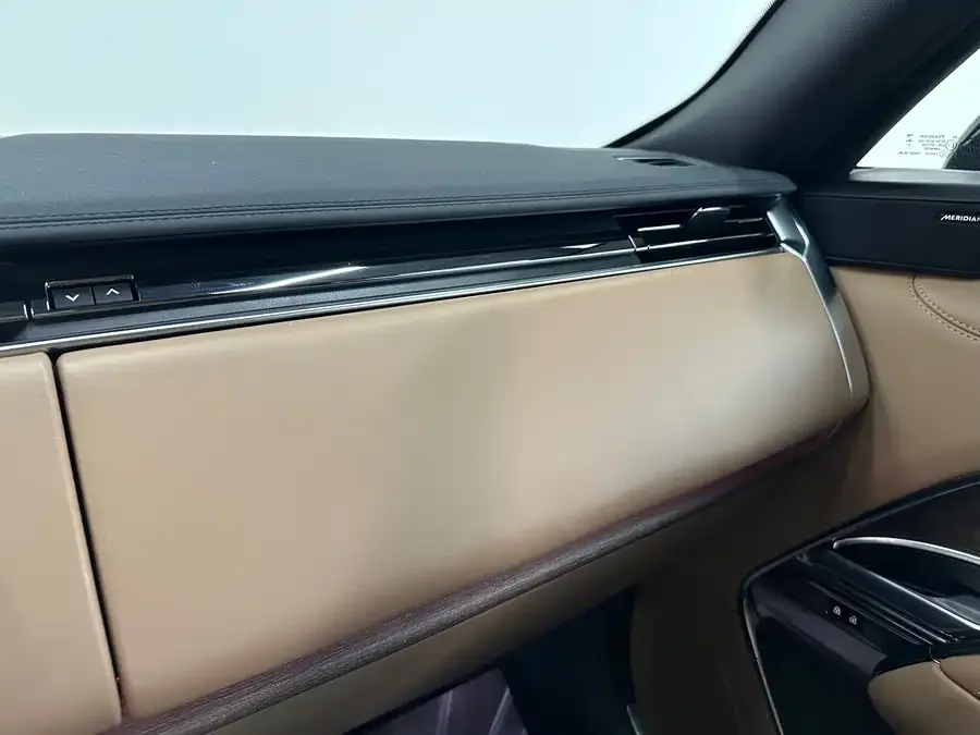 Land Rover Range Rover Range Rover 2024 3.0 L6 400PS Extended Edition 2024 — миниатюра 4
