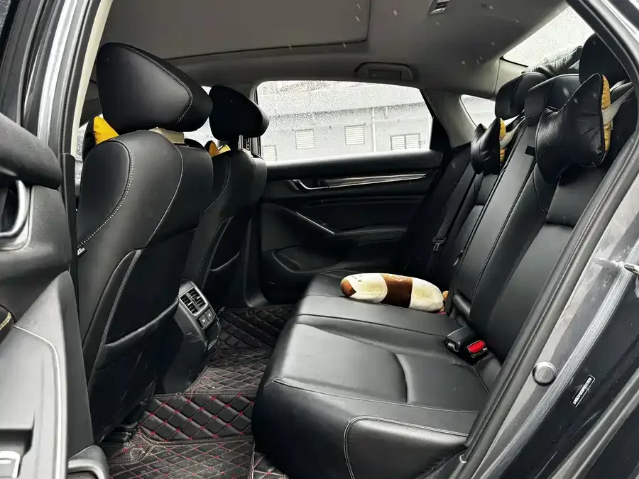 Honda Accord 2022 Accord 260TURBO Fantasy Night Premium Edition 2023 — миниатюра 5