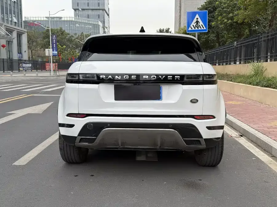 Land Rover Range Rover Aurora Range Rover Aurora 2023 Aurora L 249PS Luxury Edition 2024 — миниатюра 2