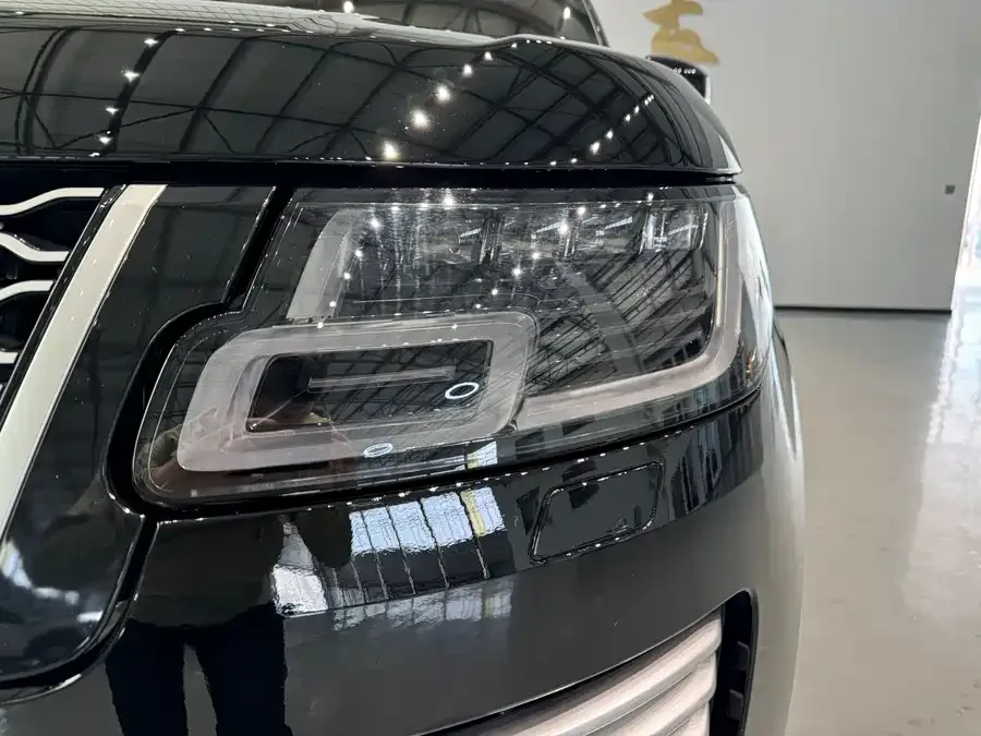 Land Rover Range Rover Range Rover 2022 3.0 L6 400PS Honor Creation Extended Edition 2022 — миниатюра 3