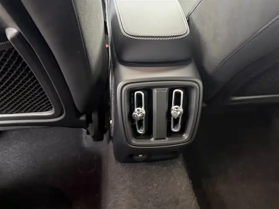 Volvo C40 2023 Long Range Edition 2023 — миниатюра 4