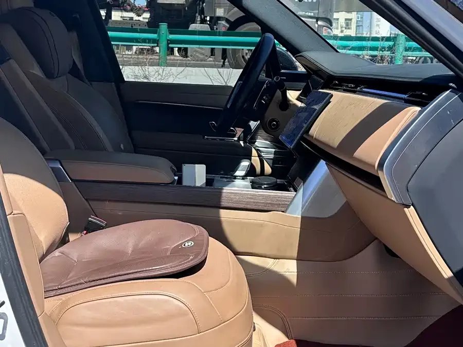 Land Rover Range Rover Range Rover 2025 3.0 L6 400PS Grand Edition 2025 — миниатюра 3