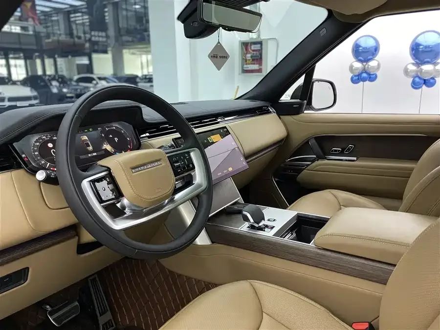 Land Rover Range Rover Range Rover 2024 3.0 L6 400PS Grand Extended Edition 7 Seaters 2024 — миниатюра 2