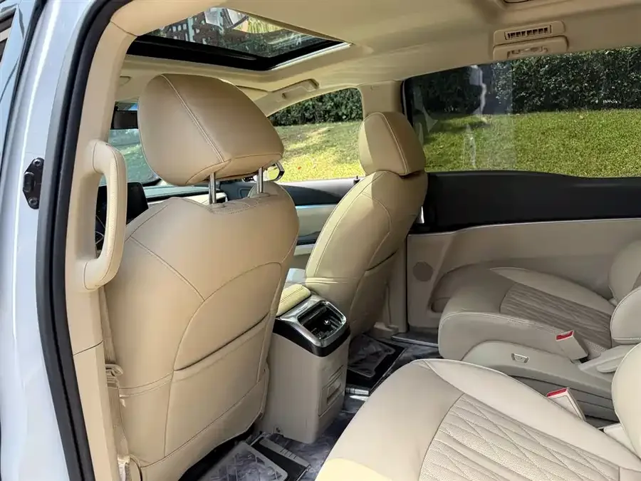 Buick GL8 2023 Land Business Class Premium Edition 2023 — миниатюра 3