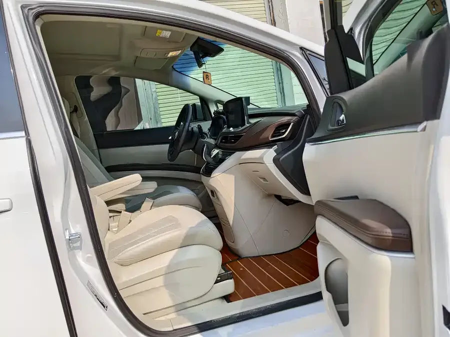 Buick GL8 2023 Land Business Class Comfort Edition 2023 — миниатюра 3