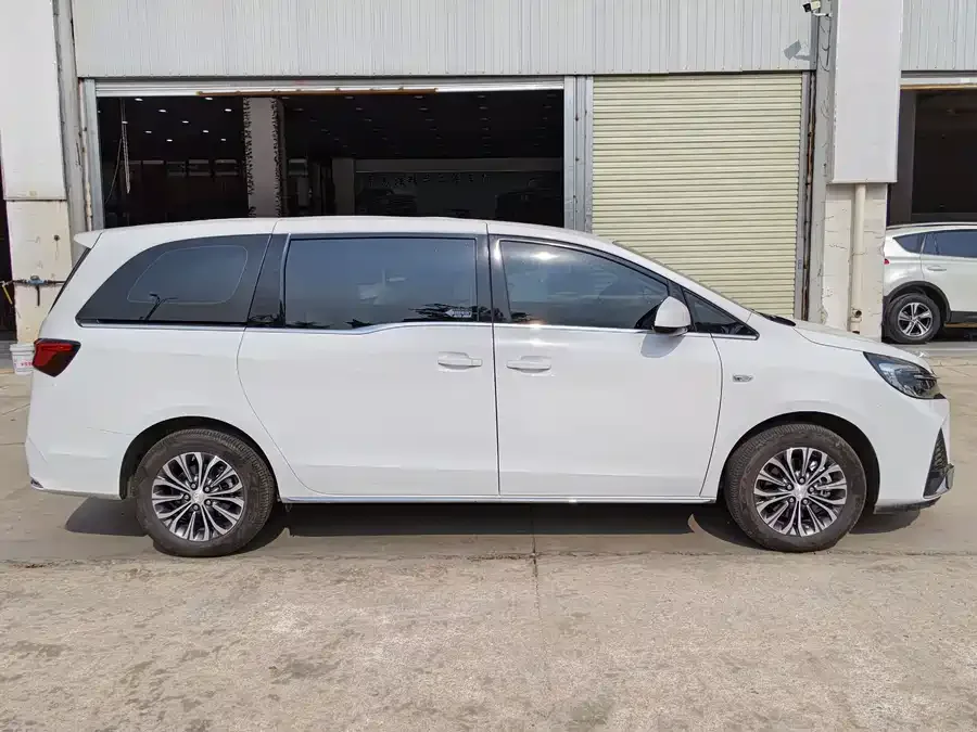 Buick GL8 2023 Land Business Class Comfort Edition 2023 — миниатюра 4