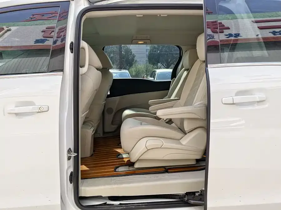 Buick GL8 2023 Land Business Class Comfort Edition 2023 — миниатюра 5