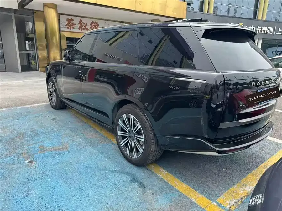 Land Rover Range Rover Range Rover 2024 3.0 L6 400PS Grand Extended Edition 7 Seaters 2024 — миниатюра 2